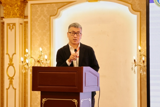 柳旭东教授作主旨报告 柳旭东教授作主旨报告