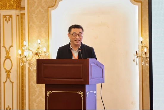 顾亚奇教授作主旨报告 顾亚奇教授作主旨报告