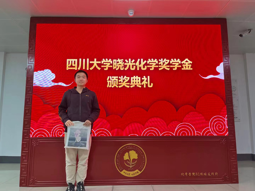 李麟瑞大学三年获得的奖学金累积已有四五万元_副本.jpg