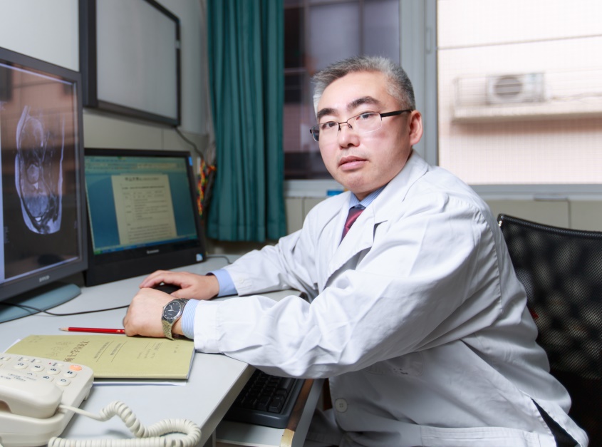 2019年度"四川大学唐立新优秀医生奖"获得者宁刚:我与华西二院一同