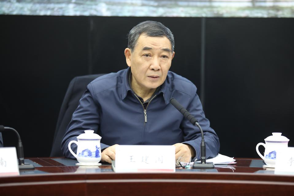 学校召开领导班子学习贯彻党的十九届四中全会精神专题扩大会