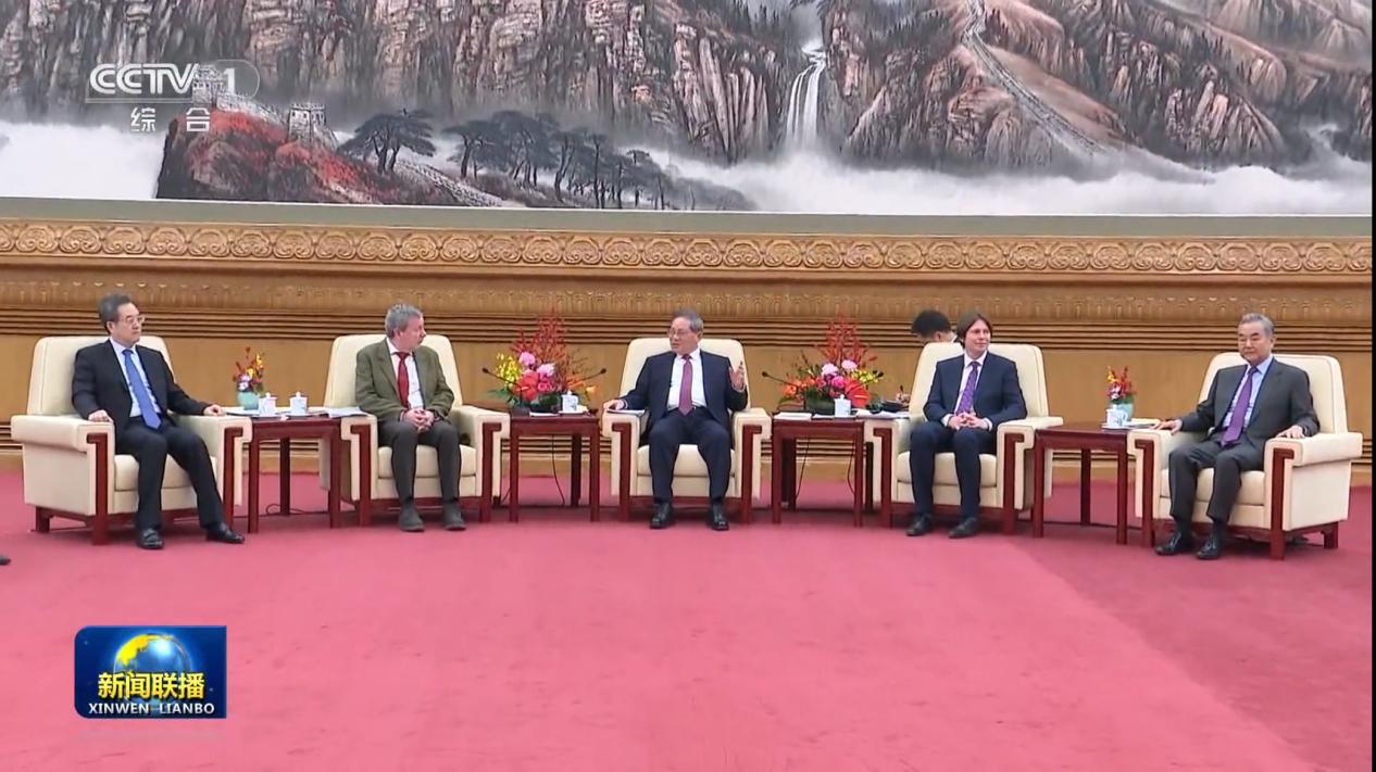 国务院总理李强同外国专家举行新春座谈会 我校特聘外籍专家David James Kerr教授受邀参加-四川大学 Sichuan University