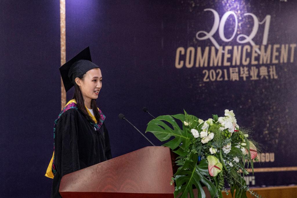 匹兹堡学院举行2021届毕业典礼深造率近90%
