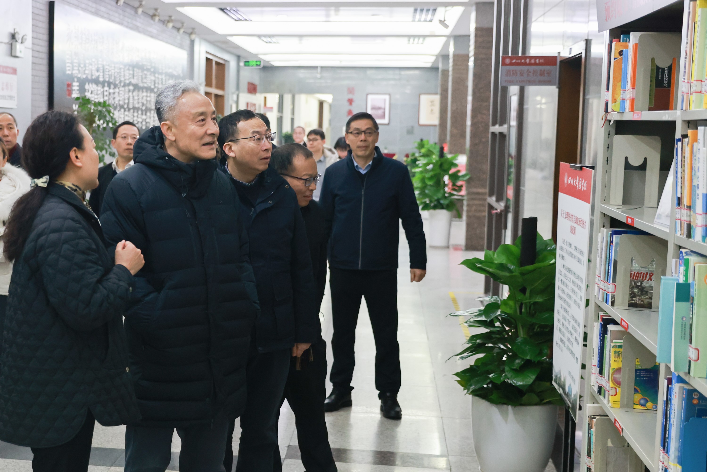 校领导带队检查新学期开学工作