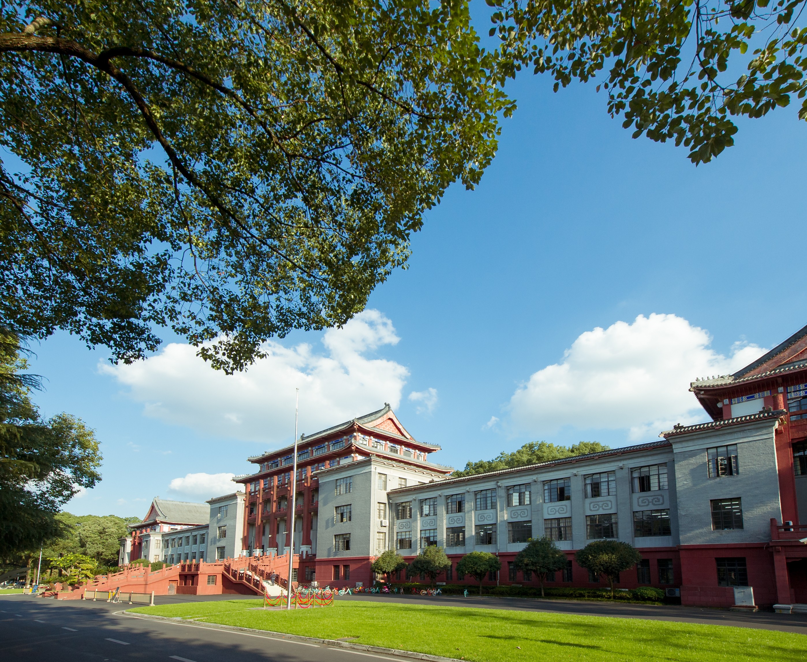 【四川观察】服务“双圈”建设 川大这样干-四川大学 Sichuan University